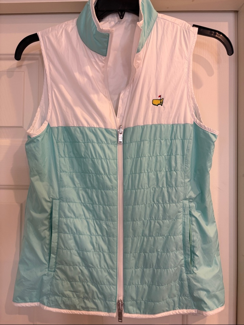 Masters Light Aqua and White Quilted reversible Vest with Logo .
HU